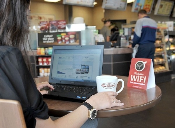 绕过WiFi验证：四招教你免费使用WiFi